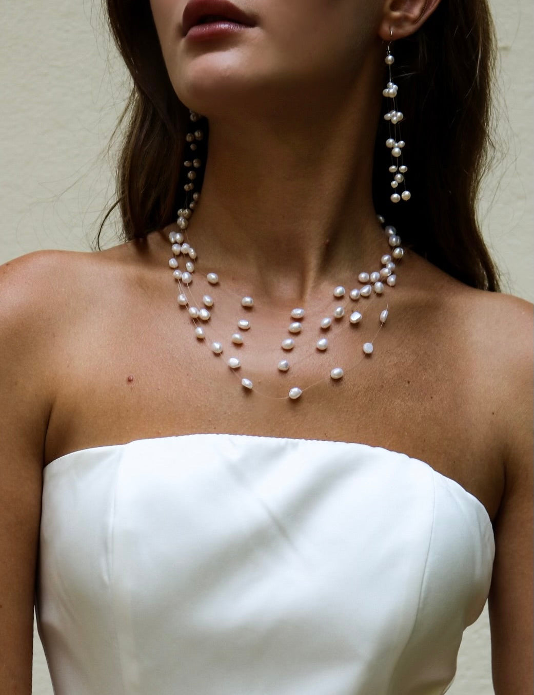 Invisible Effect Layered Pearls Necklace